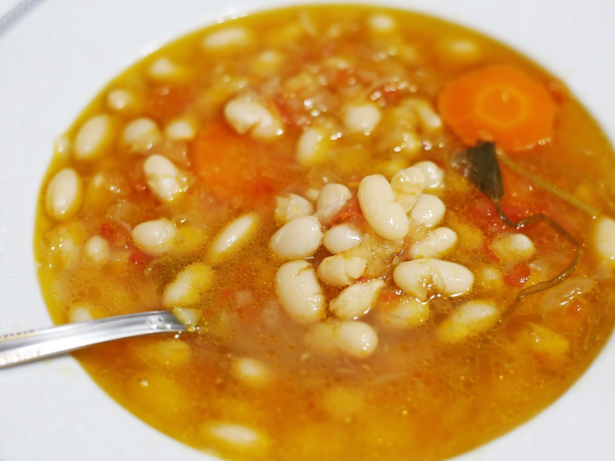 Greek bean soup fasolada