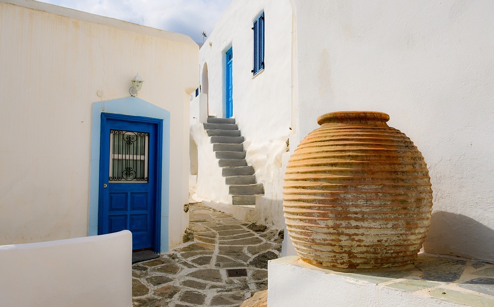 Why are Cycladic houses blue and white