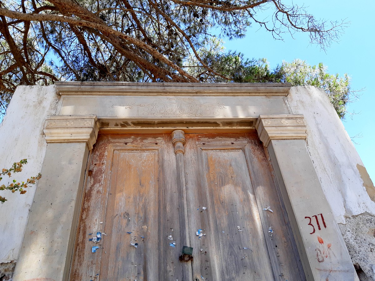 Abandoned mansion in Messaria Santorini