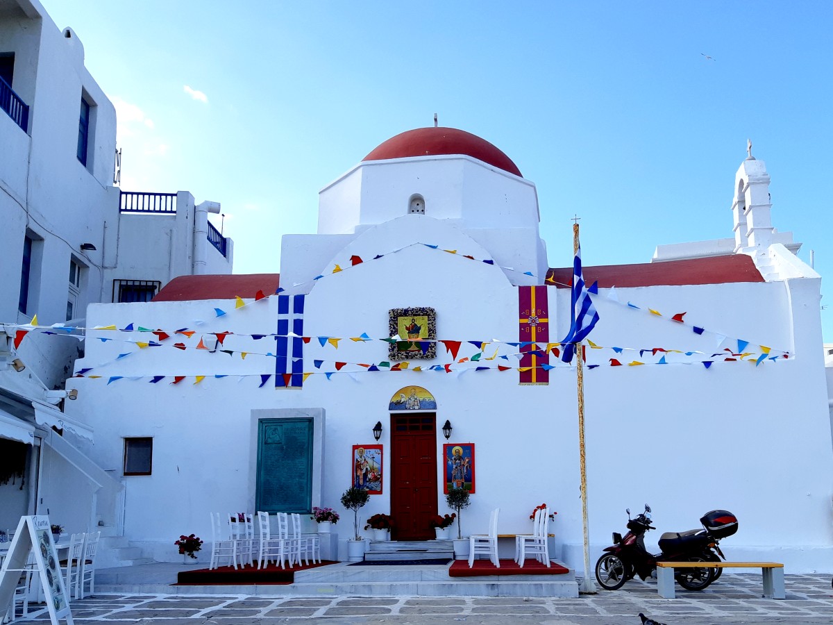 A colourful church in Mykonos Chora