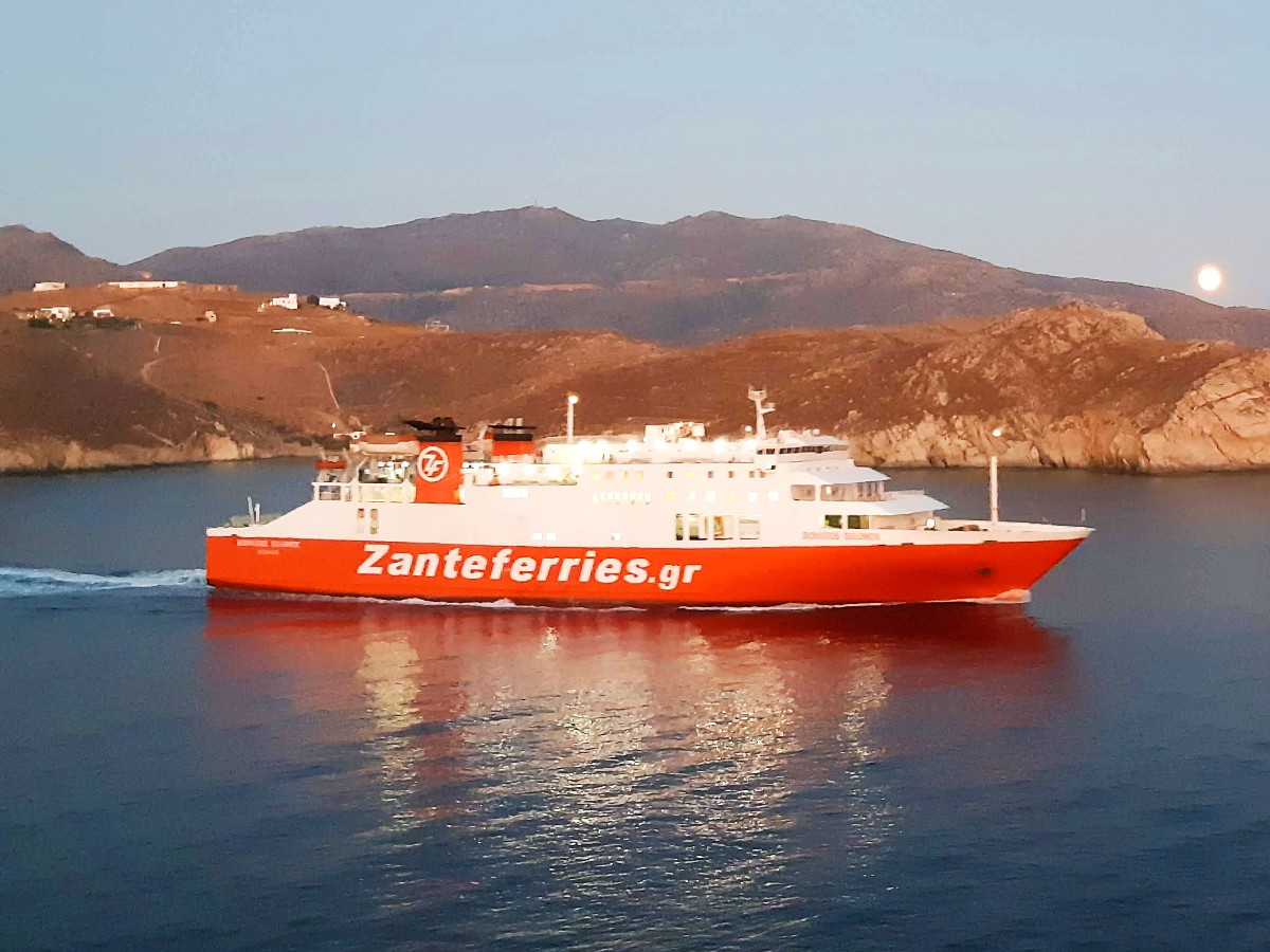 Zante ferries from Piraeus to Milos