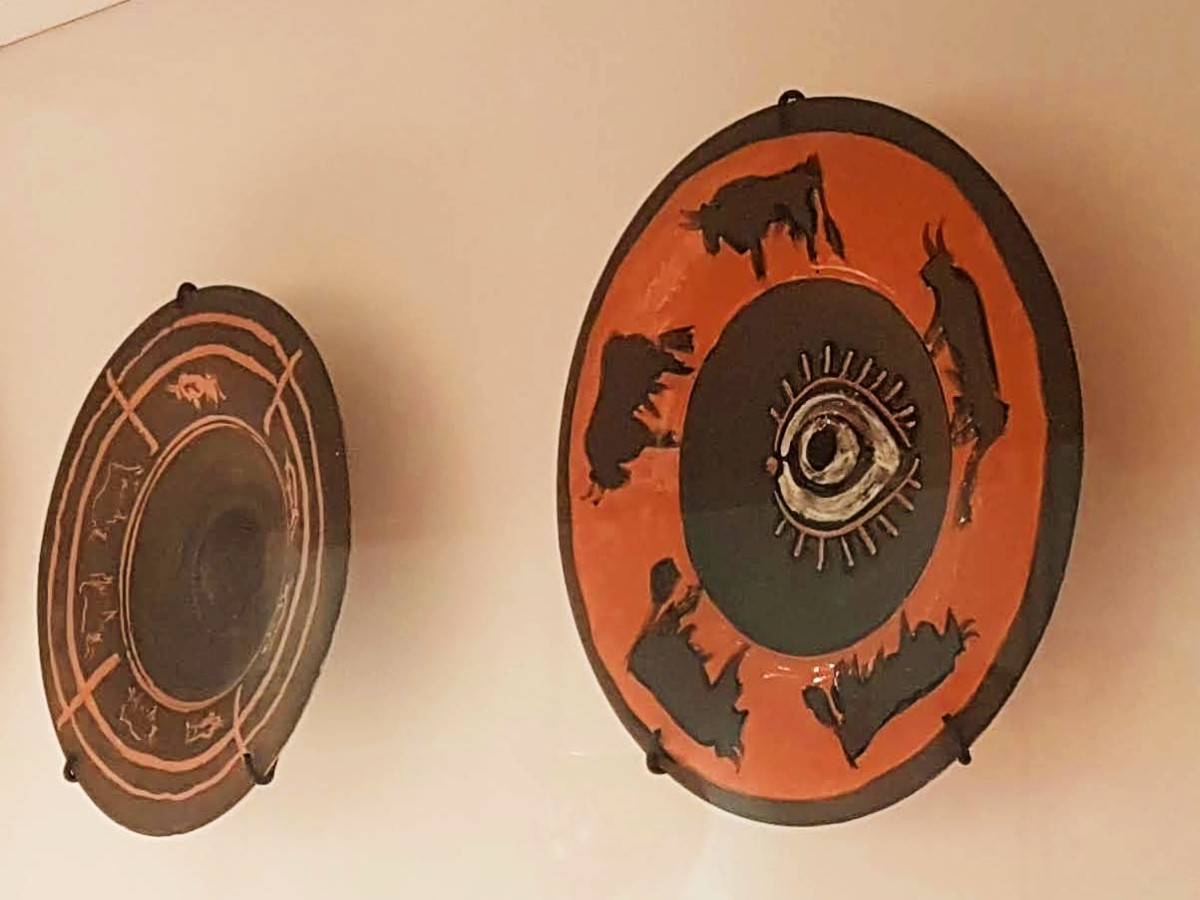 Greek evil eye pottery