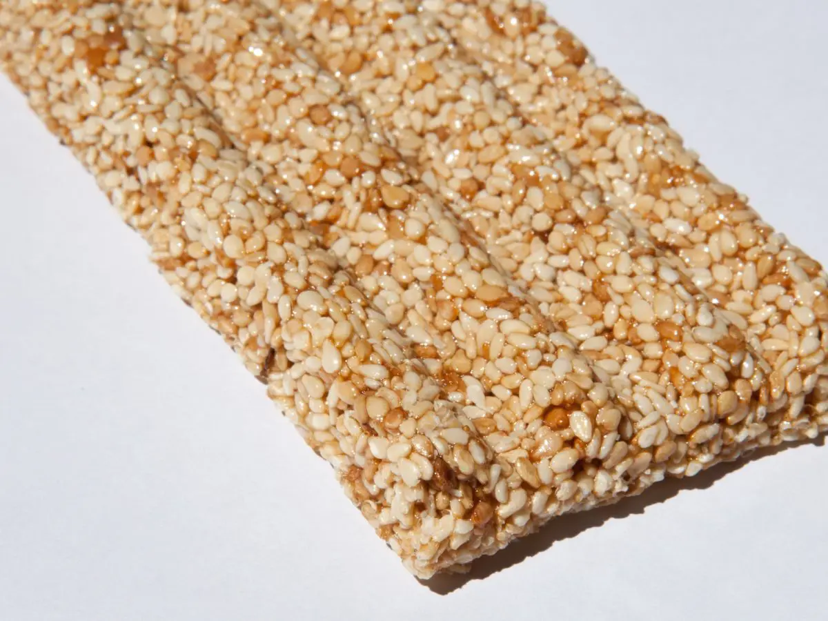Greek sesame pie with honey pasteli