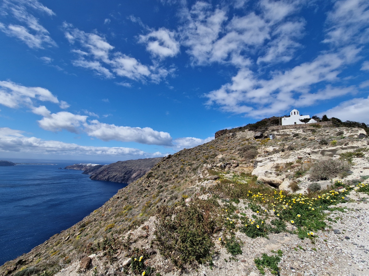 Hiking from Fira ro Oia - Santorini on a budget