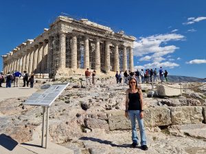 Vanessa in front of the Parthenon