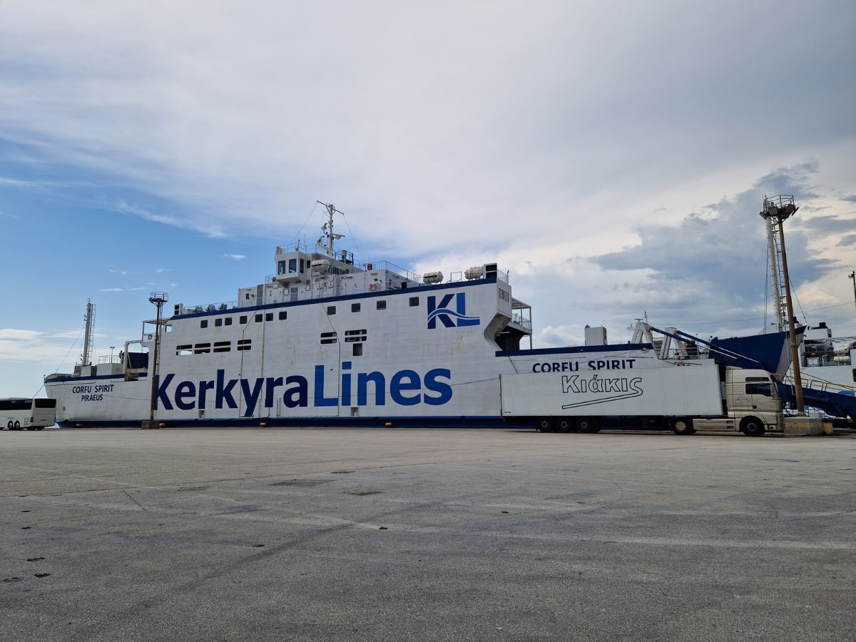 Ferry from Igoumenitsa to Corfu