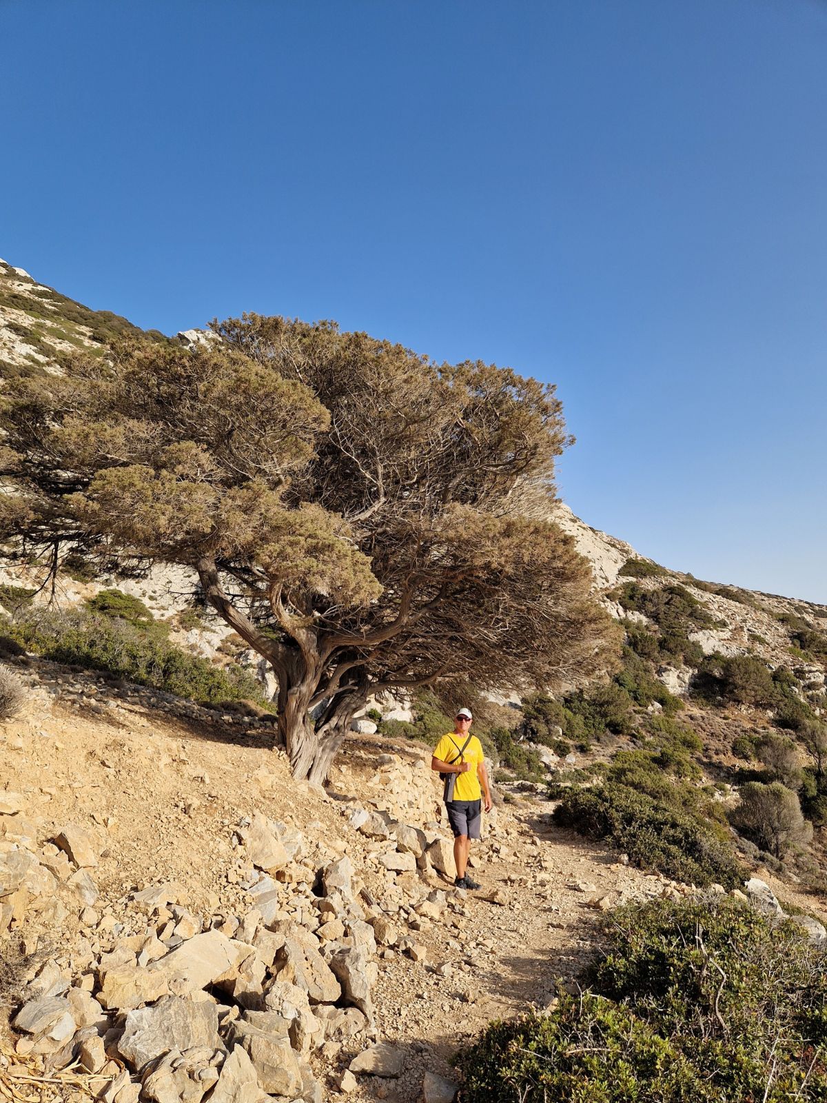 Iraklia hiking path