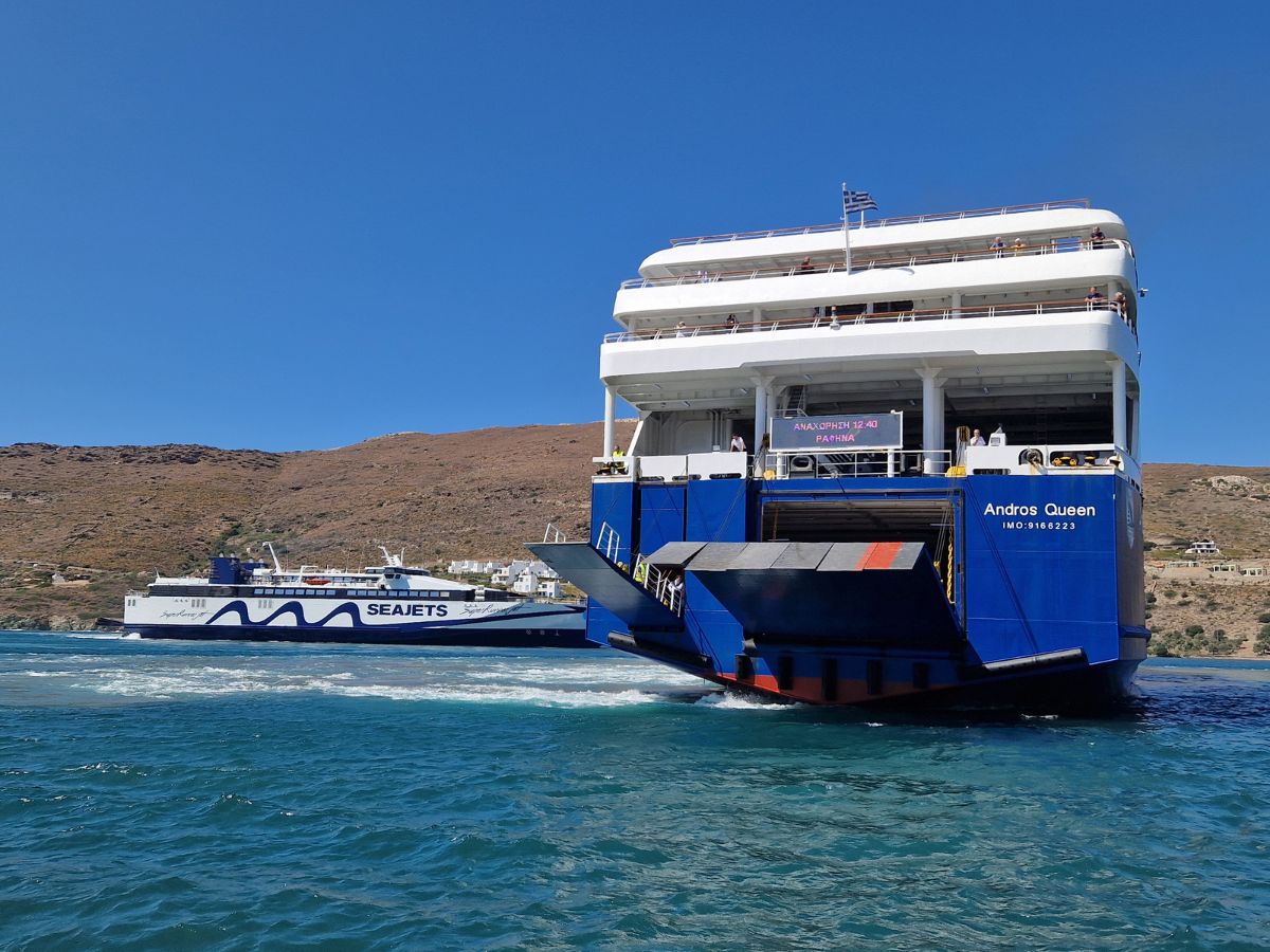 SeaJet vs Blue Star Ferry