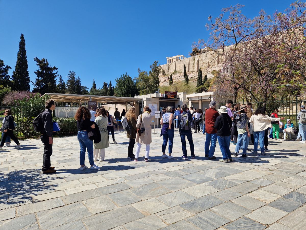 Queues for the Acropolis of Athens